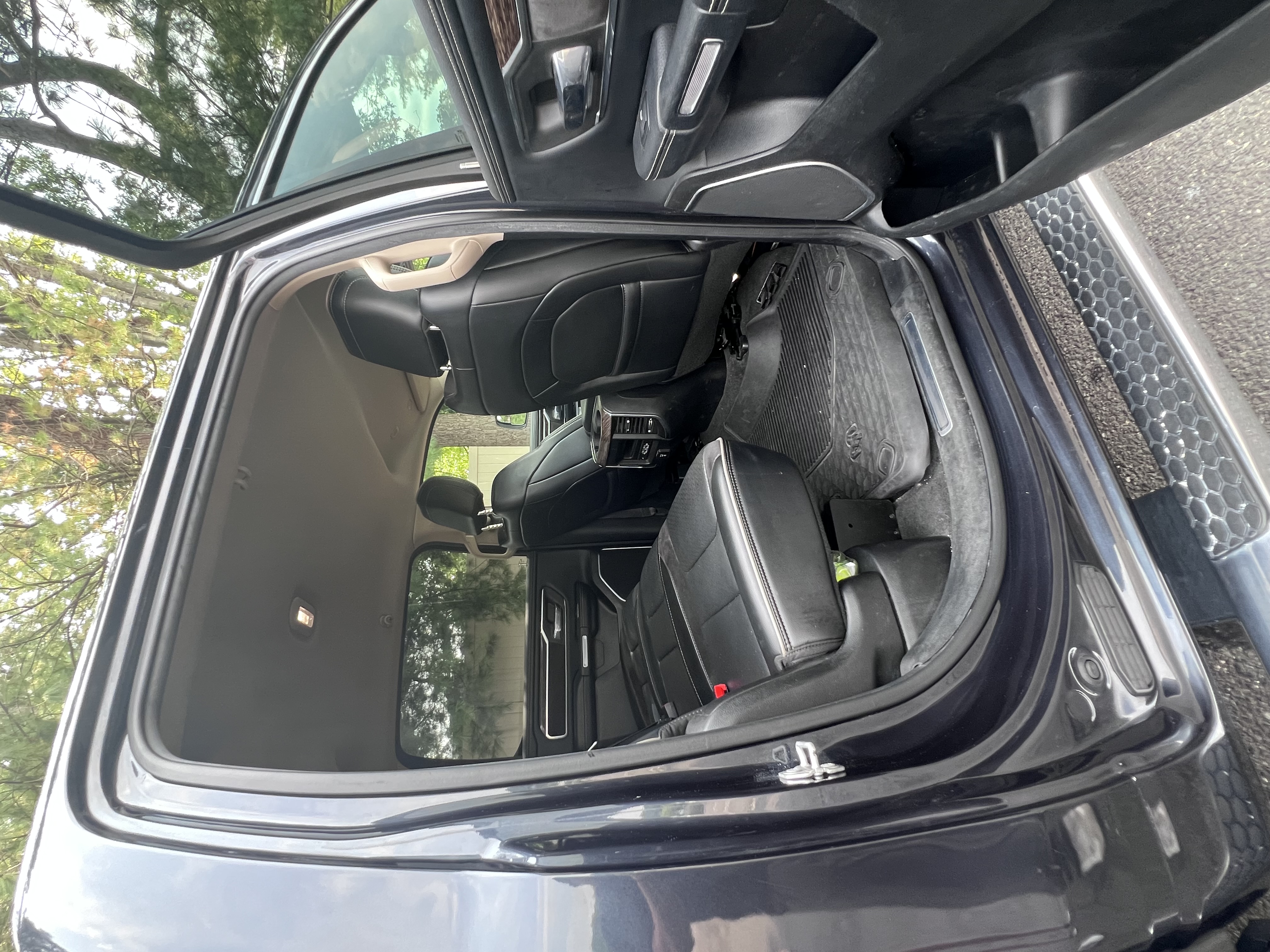 Used 2019 RAM 1500 Laramie AWD/4WD image 12