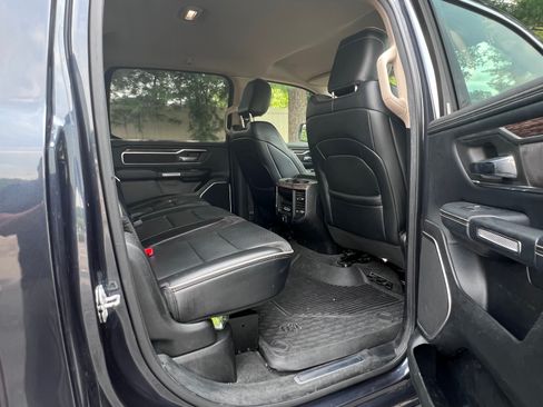 Used 2019 RAM 1500 Laramie AWD/4WD image 12