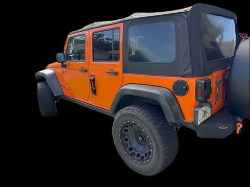 Used 2012 Jeep Wrangler Unlimited Rubicon AWD/4WD image 12