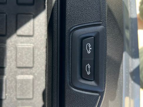 Used 2025 BMW X7 xDrive40i w/ Premium Package AWD/4WD image 23