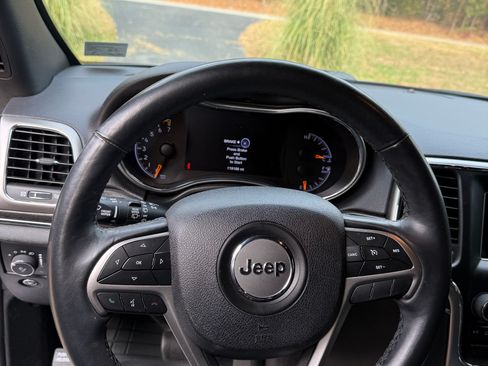 Used 2018 Jeep Grand Cherokee Limited image 11