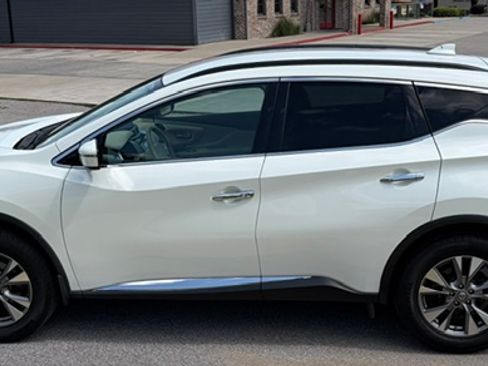 Used 2018 Nissan Murano SV FWD image 2