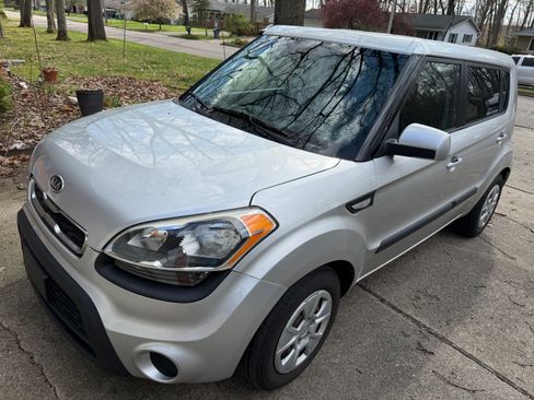 Used 2012 Kia Soul FWD image 1
