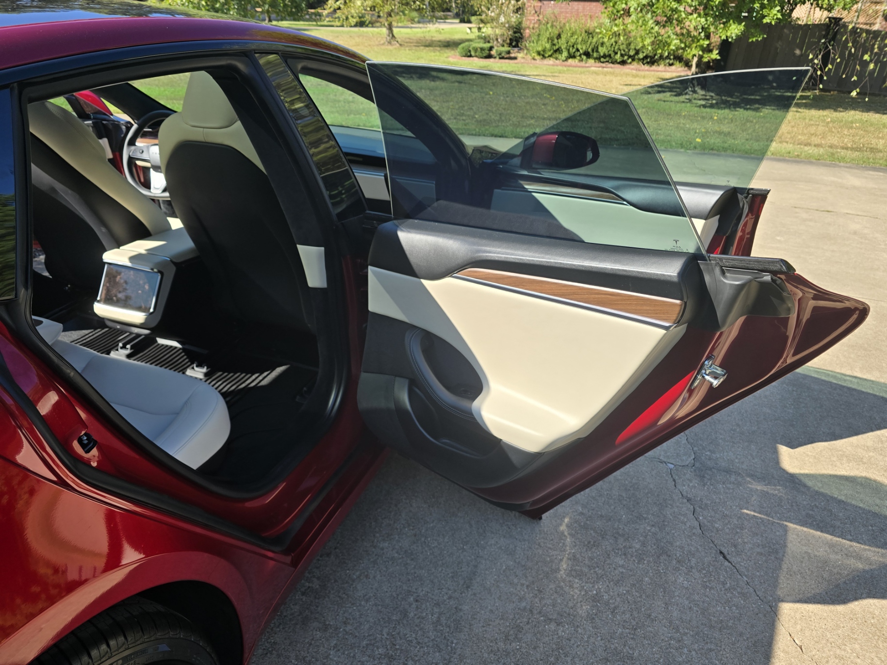 Used 2025 Tesla Model S AWD/4WD image 19