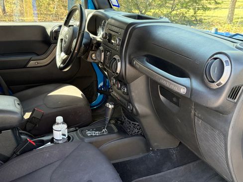 Used 2015 Jeep Wrangler Unlimited Sport w/ Quick Order Package 24S image 10