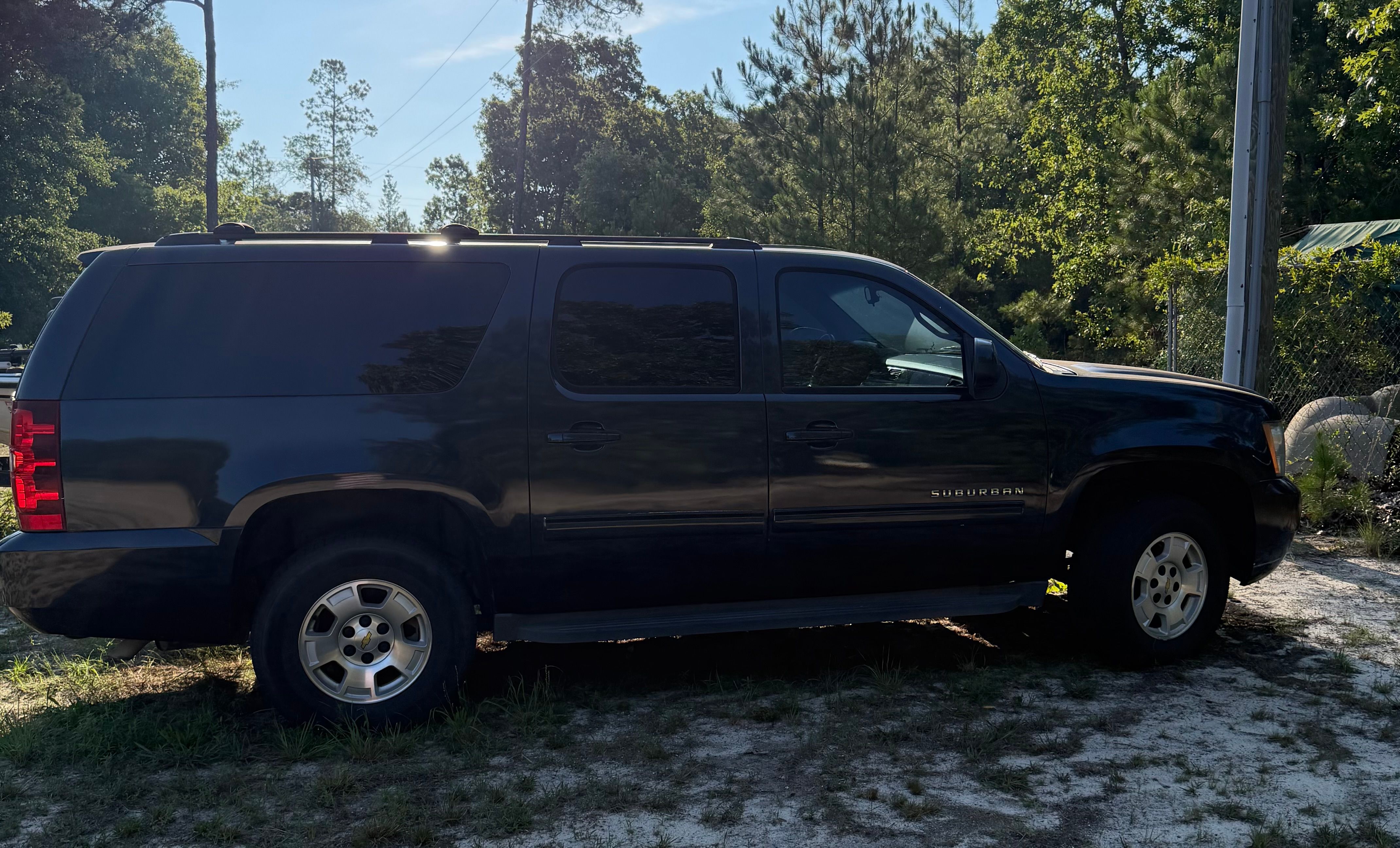 Used 2013 Chevrolet Suburban LT RWD image 1