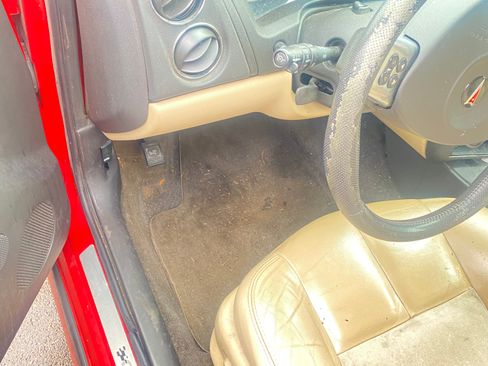 Used 2006 Pontiac Grand Prix GXP w/ Sun And Sound Package image 12