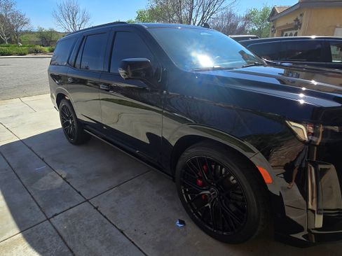 Used 2023 Cadillac Escalade Sport Platinum w/ LPO, ONYX Package image 5