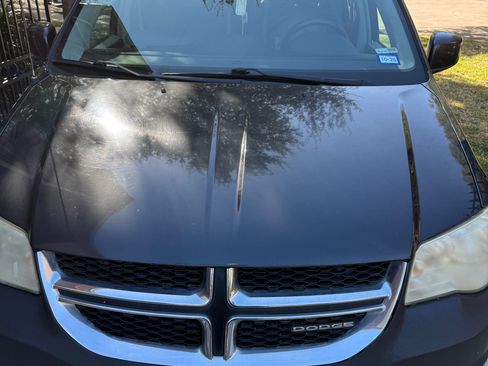 Used 2011 Dodge Grand Caravan Crew image 9