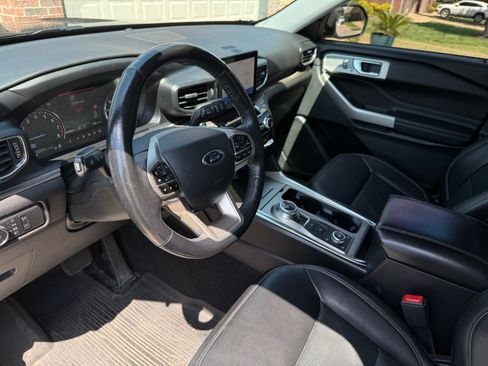Used 2021 Ford Explorer Limited w/ Equipment Group 301A AWD/4WD image 11
