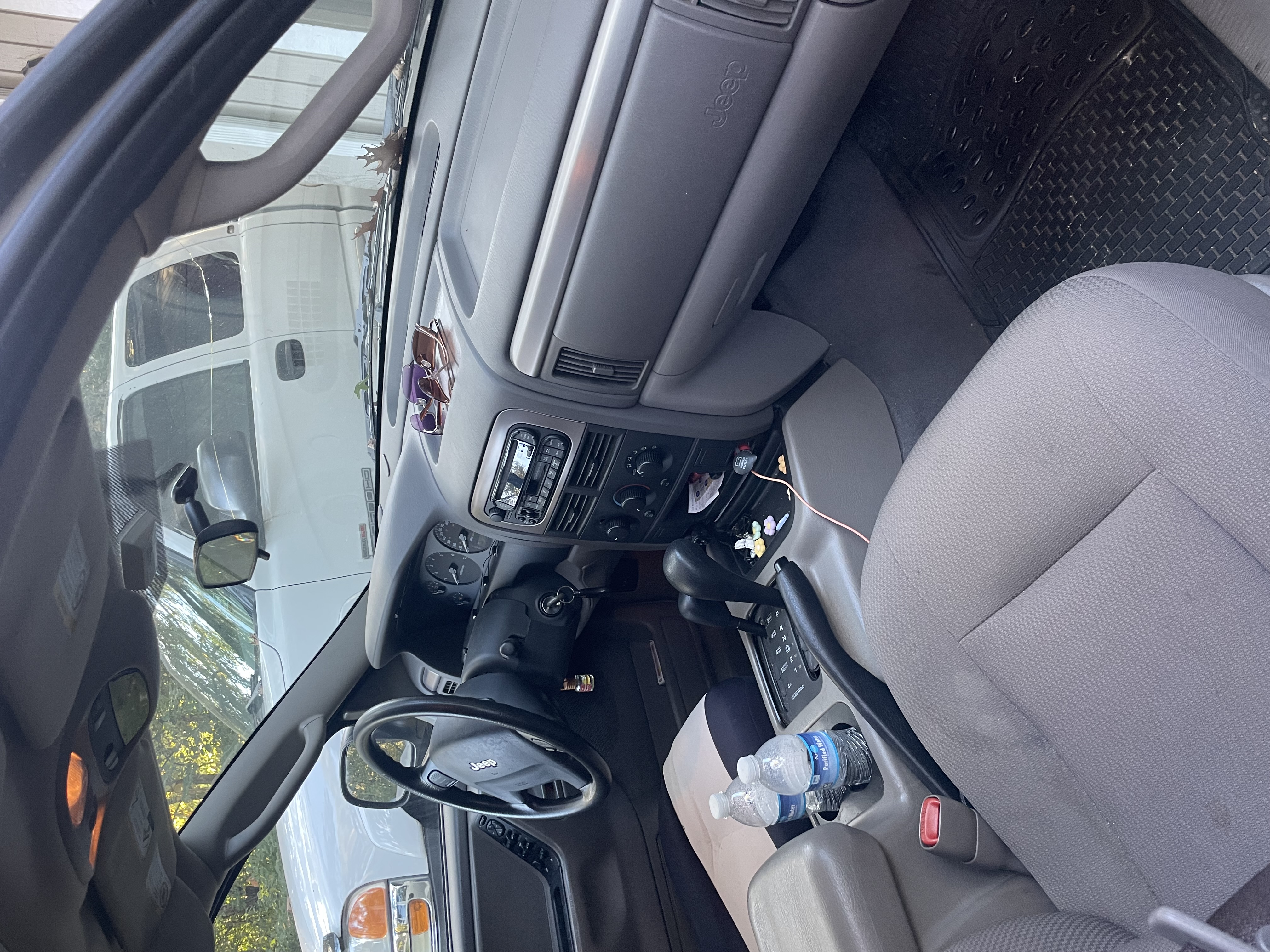 Used 2004 Jeep Grand Cherokee Laredo w/ Convenience Group AWD/4WD image 12