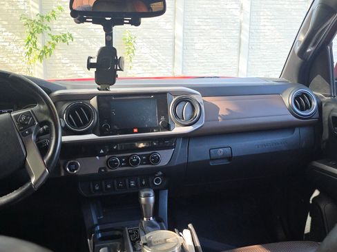 Used 2017 Toyota Tacoma Limited w/ Tow Package image 9