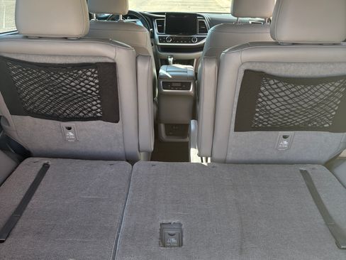 Used 2019 Toyota Highlander Limited image 18