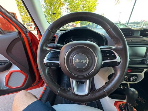 Used 2015 Jeep Renegade Latitude image 13