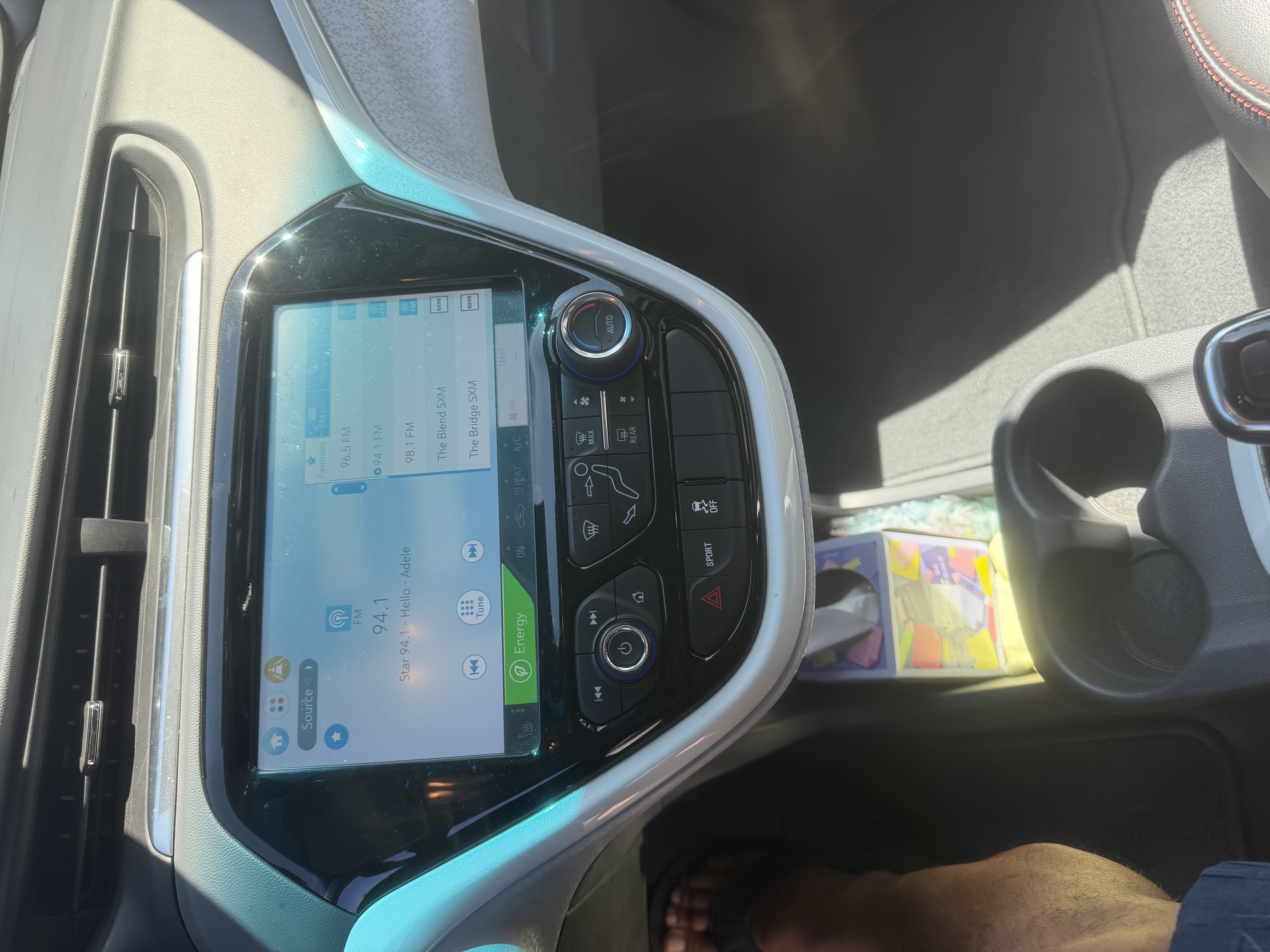 Used 2020 Chevrolet Bolt Premier w/ Infotainment Package FWD image 28
