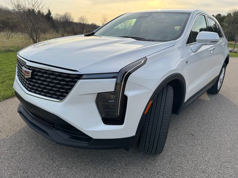 Used 2024 Cadillac XT4 Luxury w/ Cold Weather Package AWD/4WD image 5