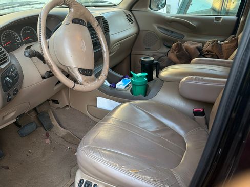 Used 1999 Ford Expedition 4WD image 2