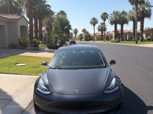 Used 2018 Tesla Model 3 Mid Range RWD image 16