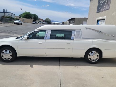 Used 2010 Cadillac DTS Hearse FWD image 4