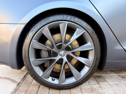 Used 2020 Tesla Model S Long Range Plus image 11