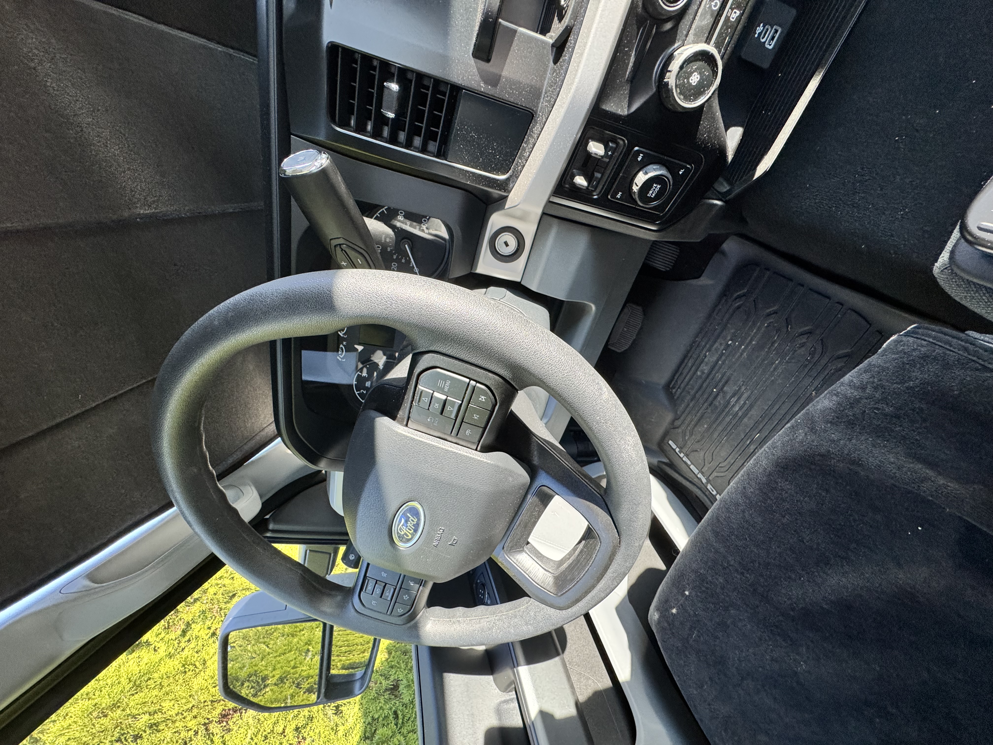 Used 2025 Ford F450 XLT w/ 360-Degree Camera Package AWD/4WD image 15
