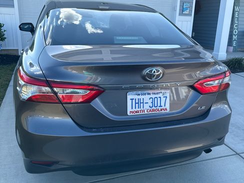 Used 2018 Toyota Camry LE image 5