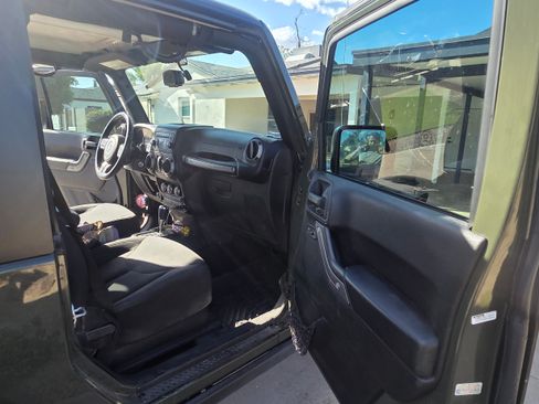 Used 2015 Jeep Wrangler Sport image 6