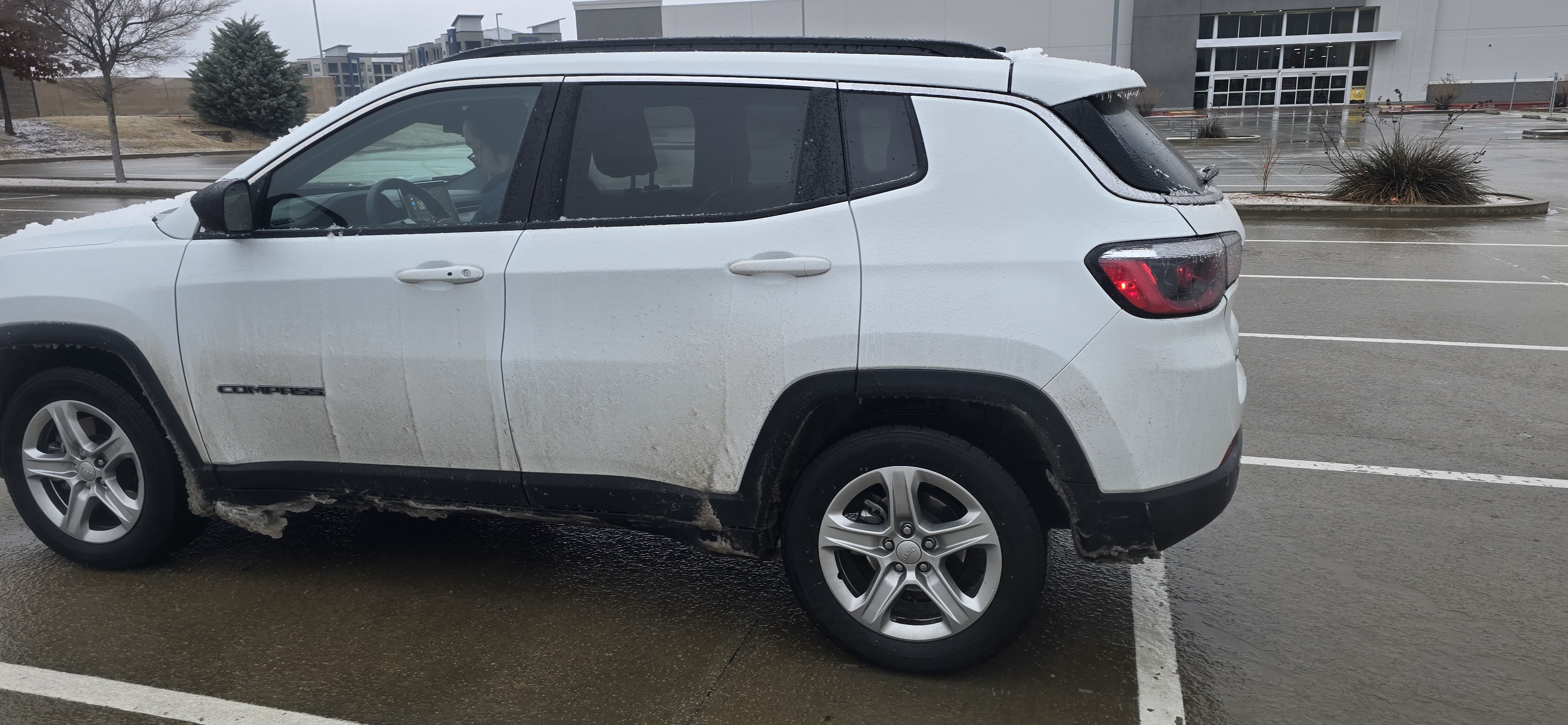 Used 2023 Jeep Compass Latitude AWD/4WD image 10