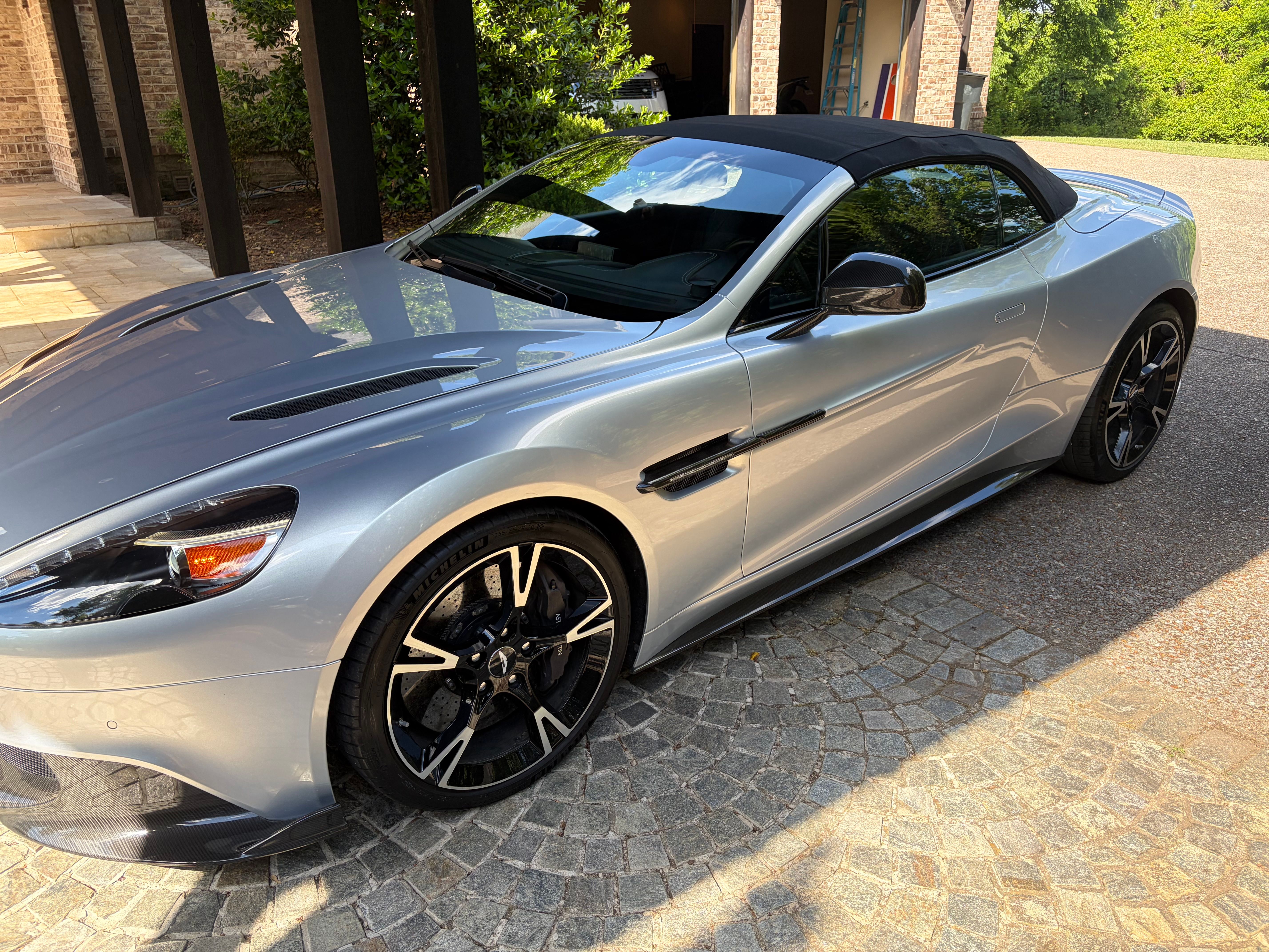Used 2018 Aston Martin Vanquish S RWD image 2