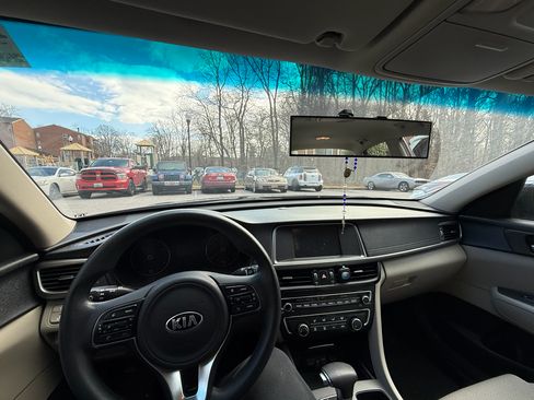 Used 2018 Kia Optima LX FWD image 10
