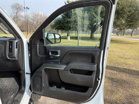 Used 2015 Chevrolet Silverado 2500 LT w/ LT Convenience Package image 25