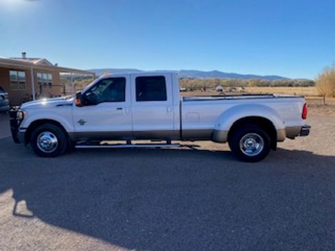 Used 2011 Ford F350 Lariat w/ Lariat Interior Pkg image 9