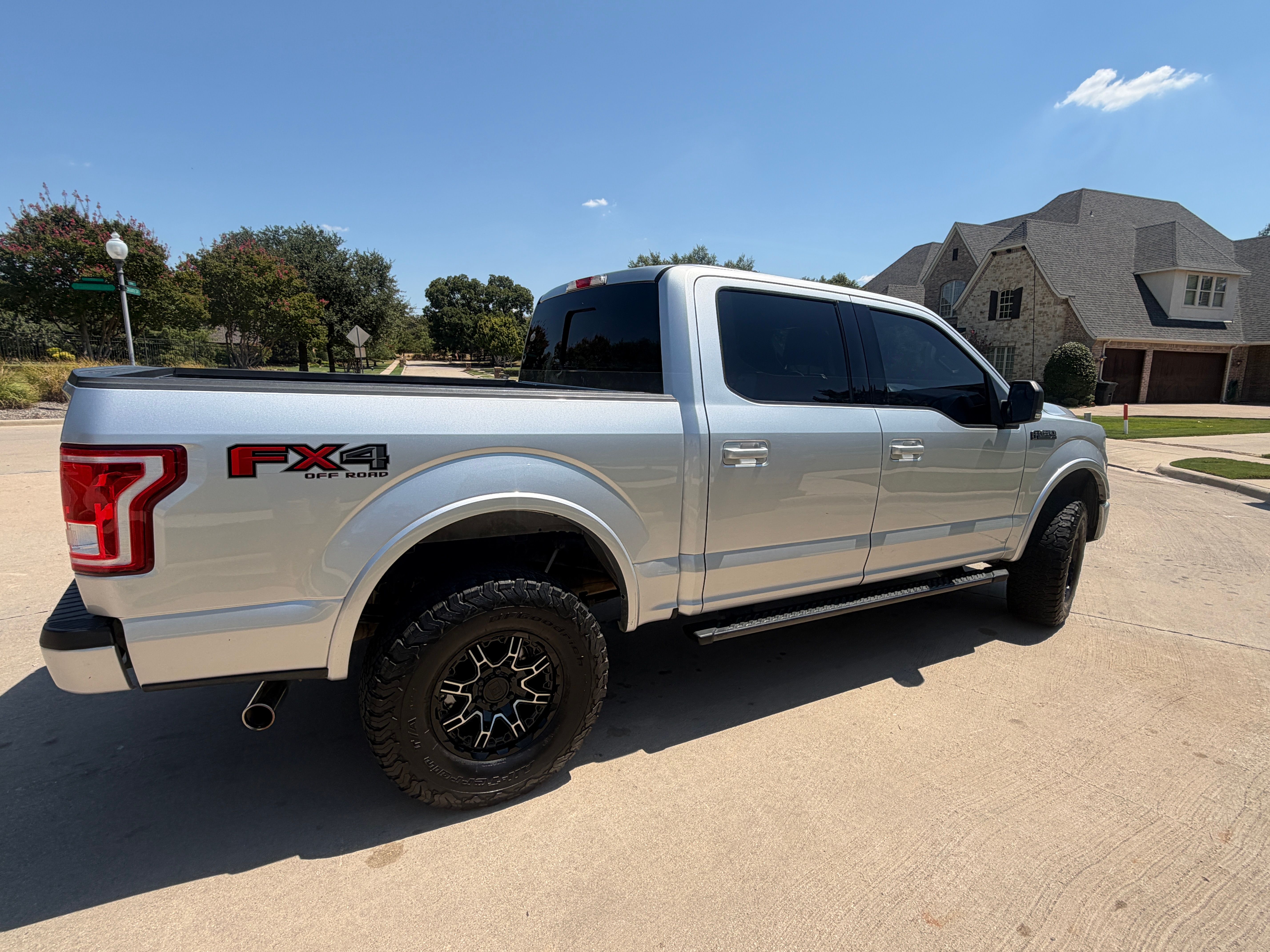 Used 2015 Ford F150 XLT w/ Equipment Group 302A Luxury AWD/4WD image 8