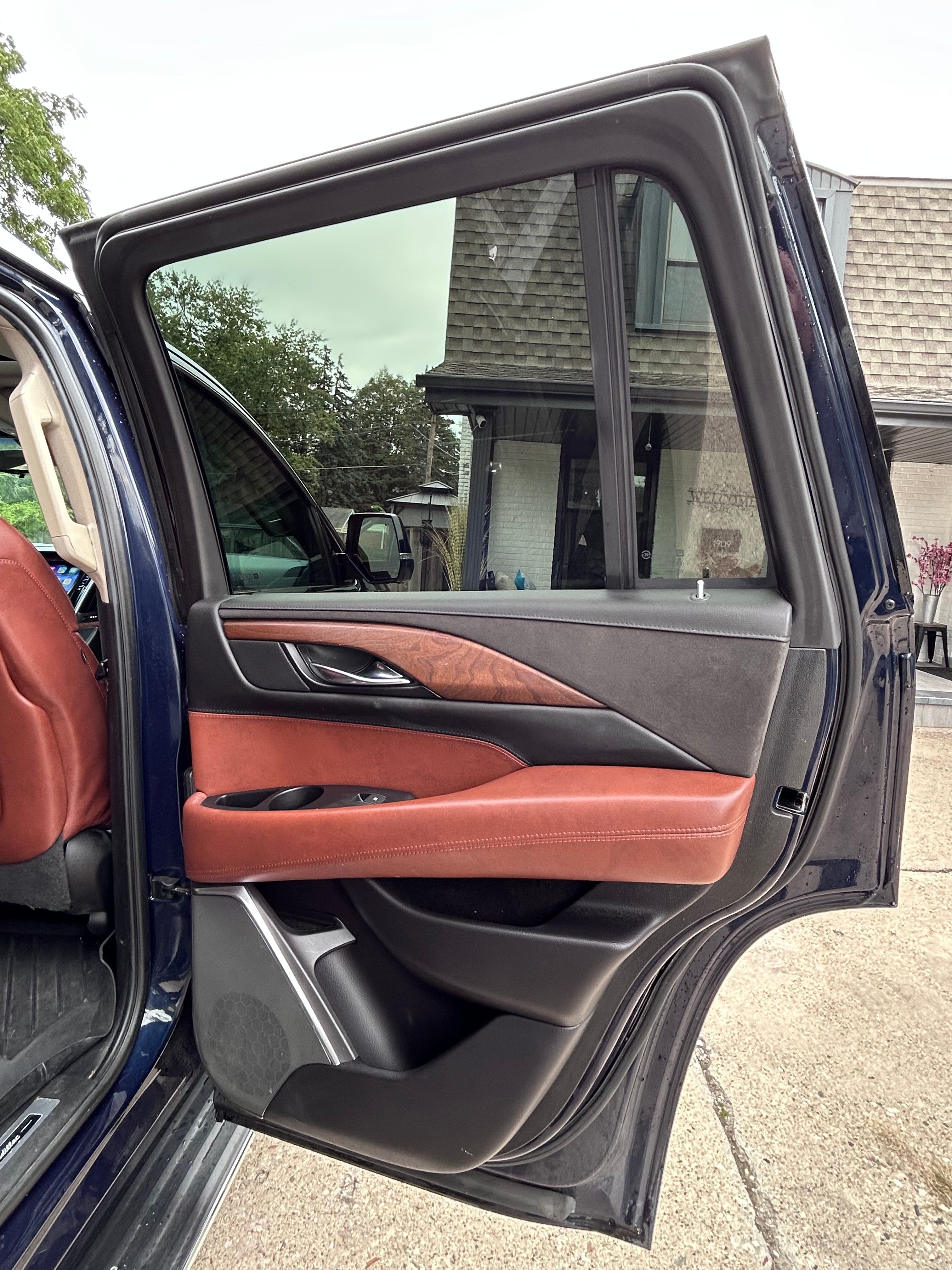 Used 2019 Cadillac Escalade Luxury AWD/4WD image 26