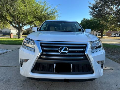 Used 2017 Lexus GX 460 image 2