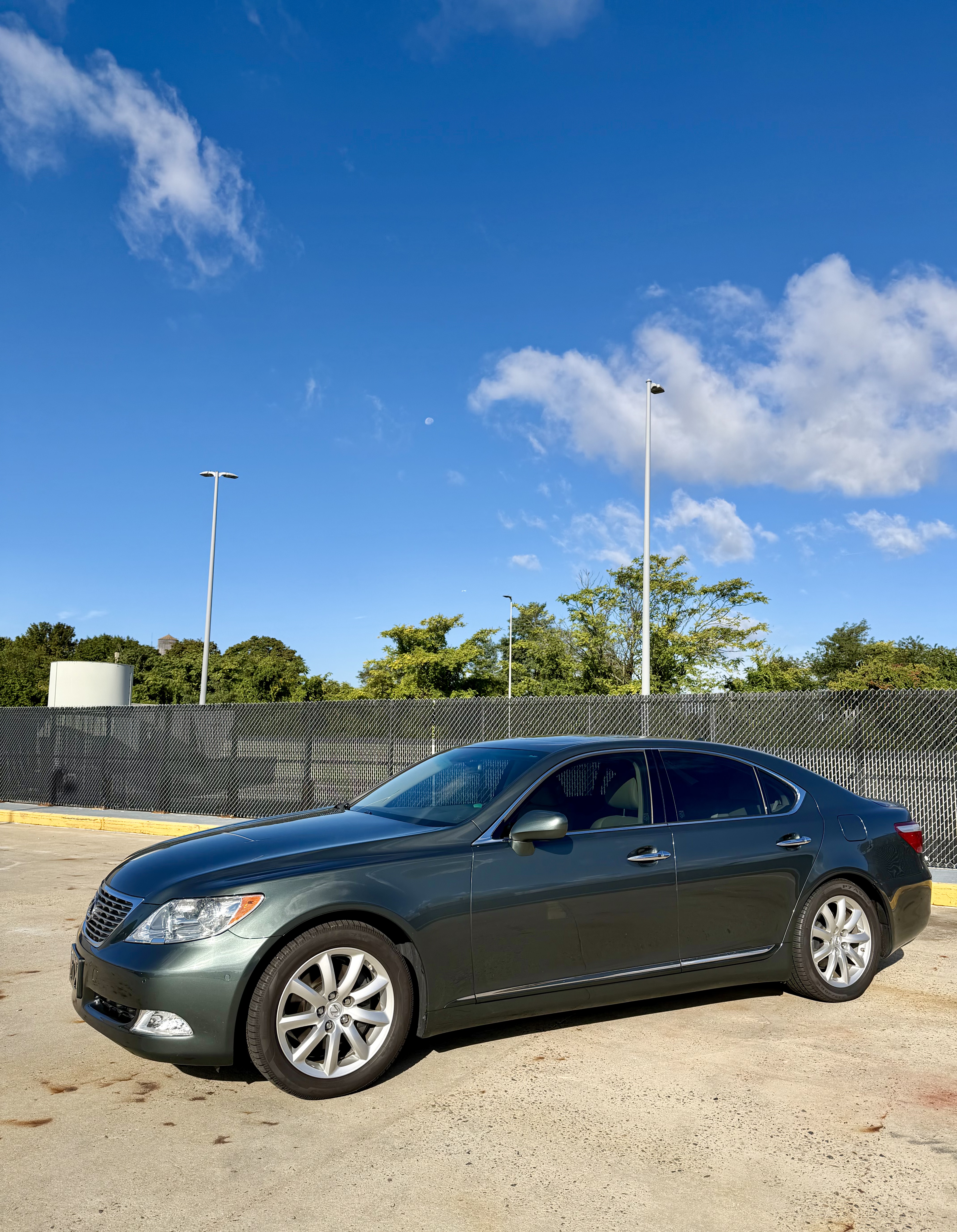 Used 2007 Lexus LS 460 RWD image 2