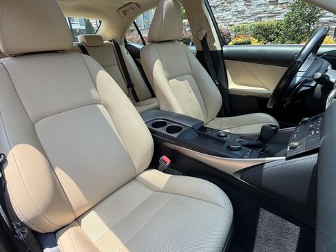 Used 2016 Lexus IS 200t RWD image 23