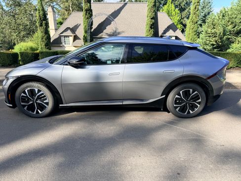 Used 2022 Kia EV6 Wind w/ Wind Technology Package AWD/4WD image 2
