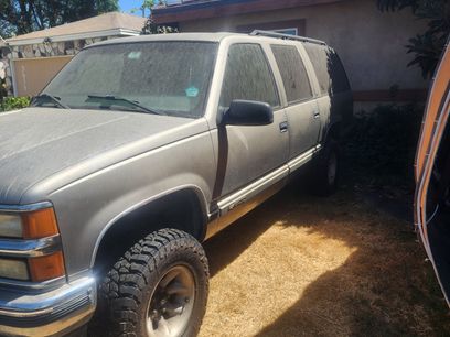Used 1999 Chevrolet Suburban 2WD w/ Preferred Equipment Group 2