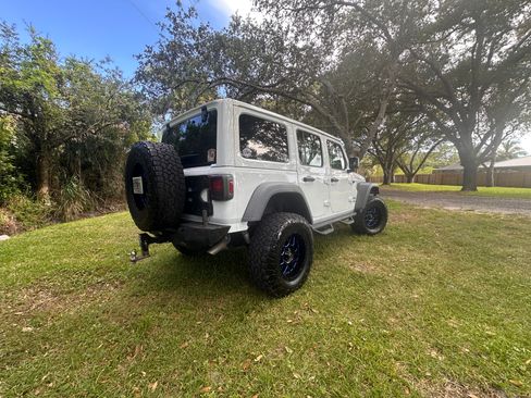 Used 2018 Jeep Wrangler Unlimited Sport image 4