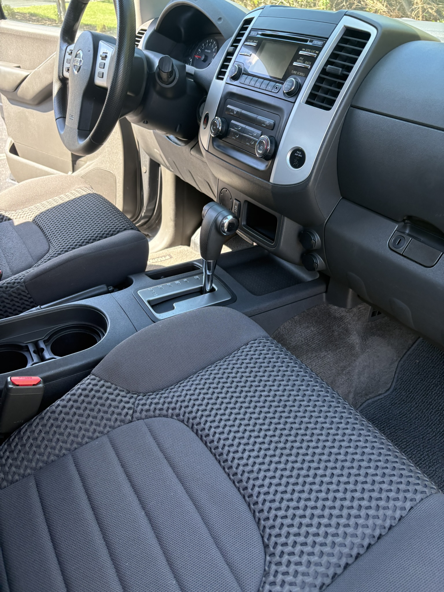Used 2013 Nissan Frontier SV RWD image 18