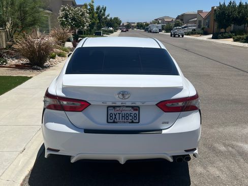 Used 2018 Toyota Camry SE w/ Convenience Package FWD image 4