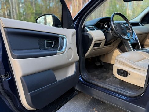 Used 2019 Land Rover Discovery Sport HSE image 26