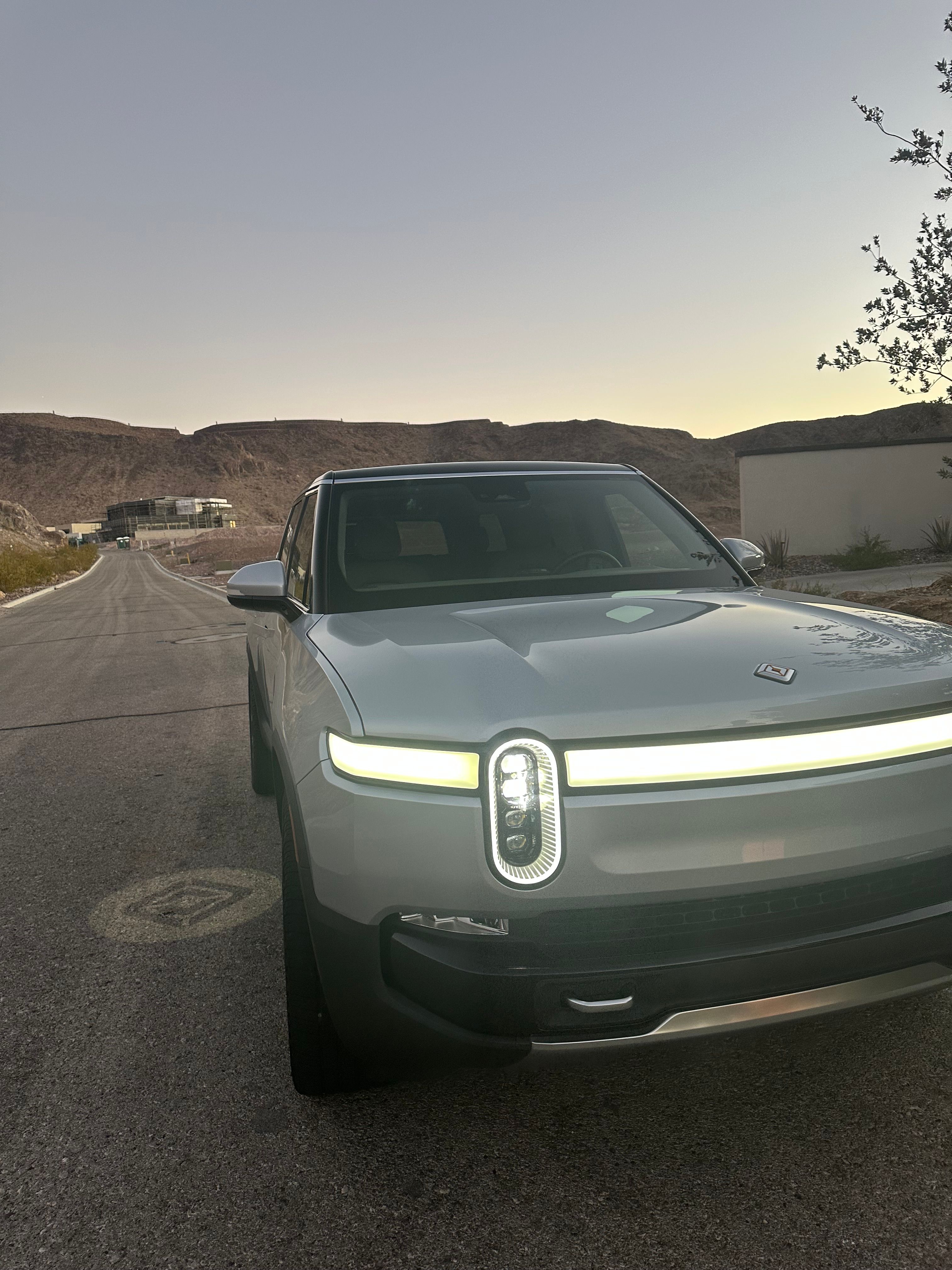 Used 2023 Rivian R1S Adventure AWD/4WD image 1