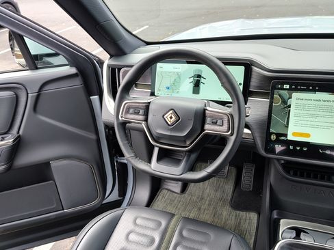 Used 2025 Rivian R1T Adventure image 15