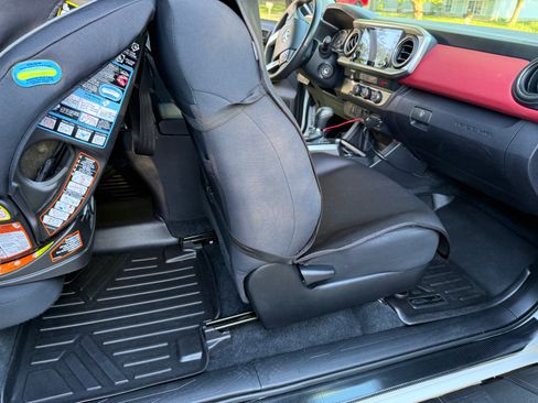 Used 2021 Toyota Tacoma SR5 RWD image 12