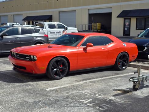 Used 2009 Dodge Challenger SRT8 w/ SRT Option Group II image 1