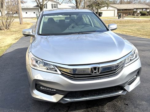 Used 2017 Honda Accord EX image 5