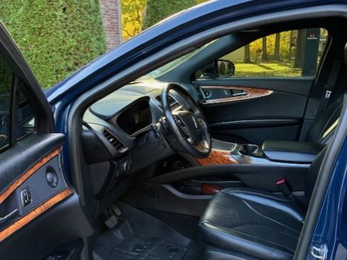 Used 2020 Lincoln Nautilus Reserve image 11