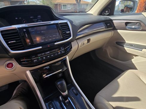 Used 2017 Honda Accord EX-L image 16